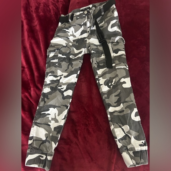 Almost Famous grey and white pants, sizeXL - Picture 6 of 6